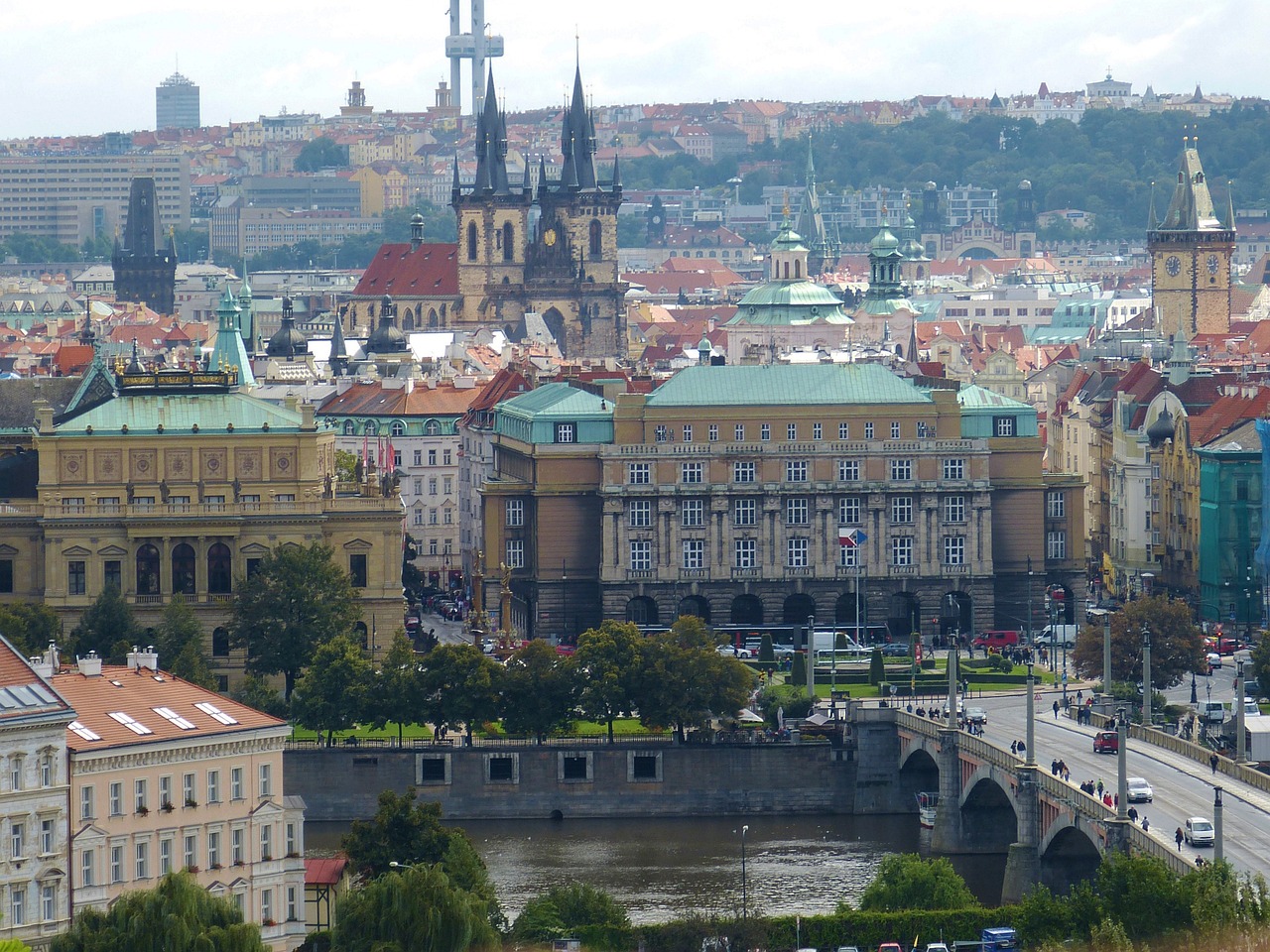 鄭州四個(gè)中心最新動(dòng)態(tài)，城市發(fā)展的脈搏與未來(lái)展望展望