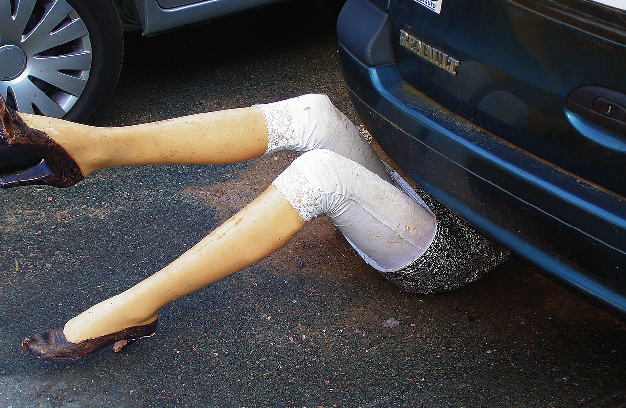 天津豪車碰瓷事件最新進展與公眾關(guān)注焦點揭秘